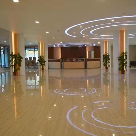 Airport Avenue Hotel Gyogon Kültér fotó