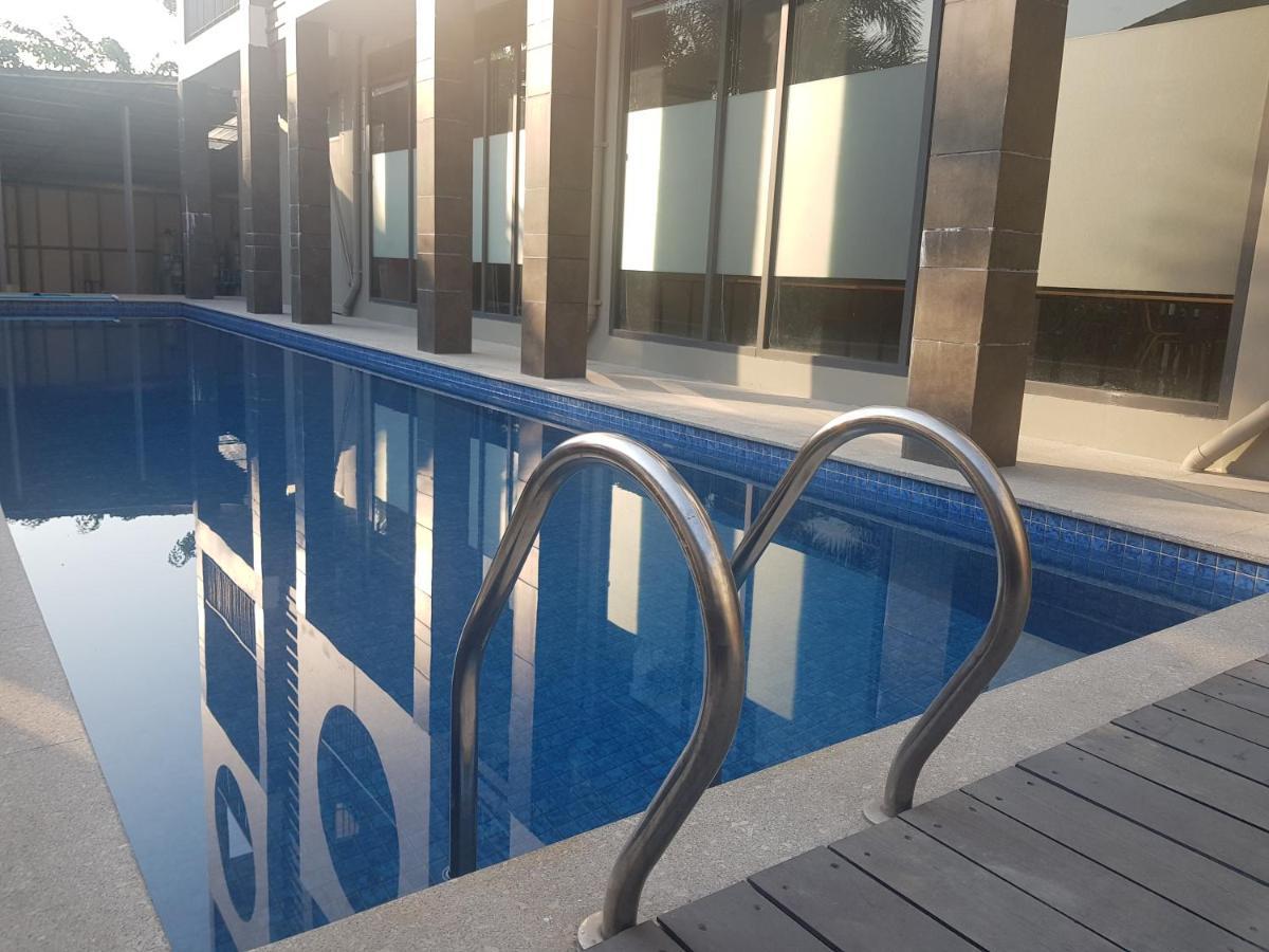 Airport Avenue Hotel Gyogon Kültér fotó