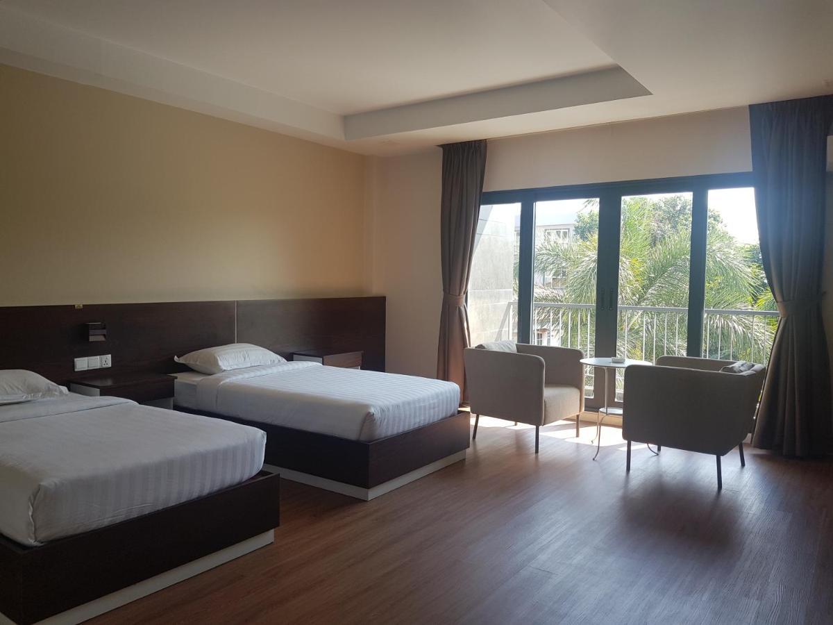 Airport Avenue Hotel Gyogon Kültér fotó
