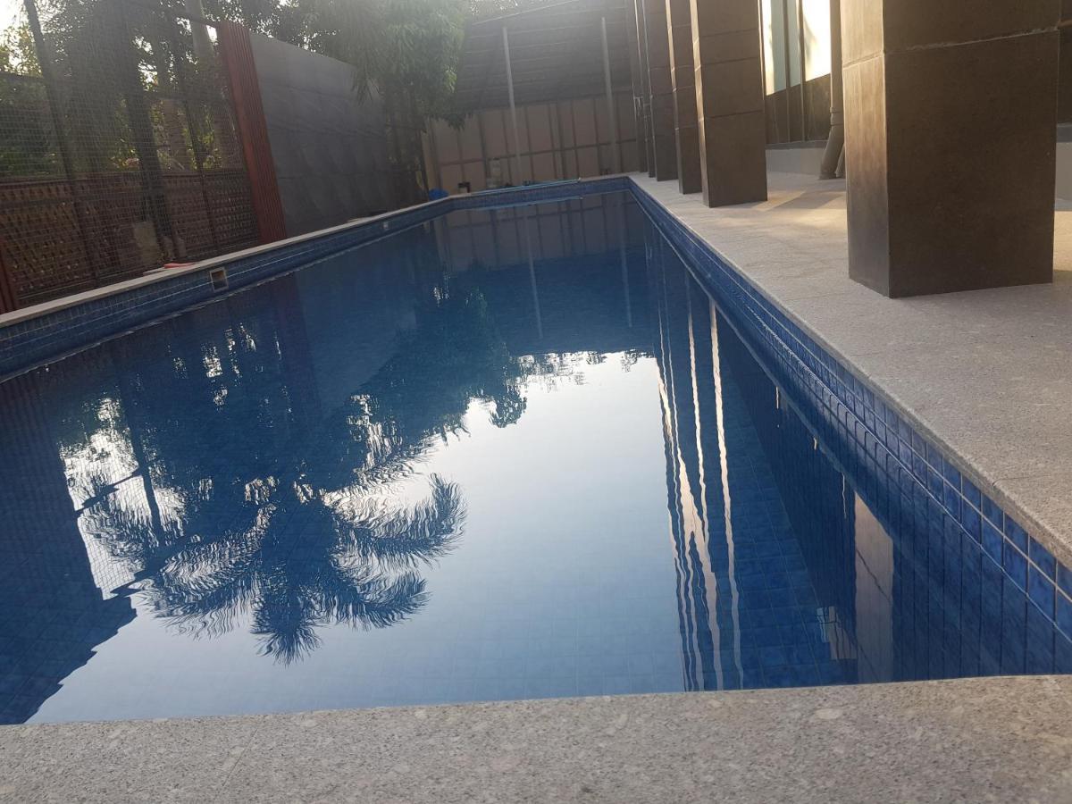 Airport Avenue Hotel Gyogon Kültér fotó
