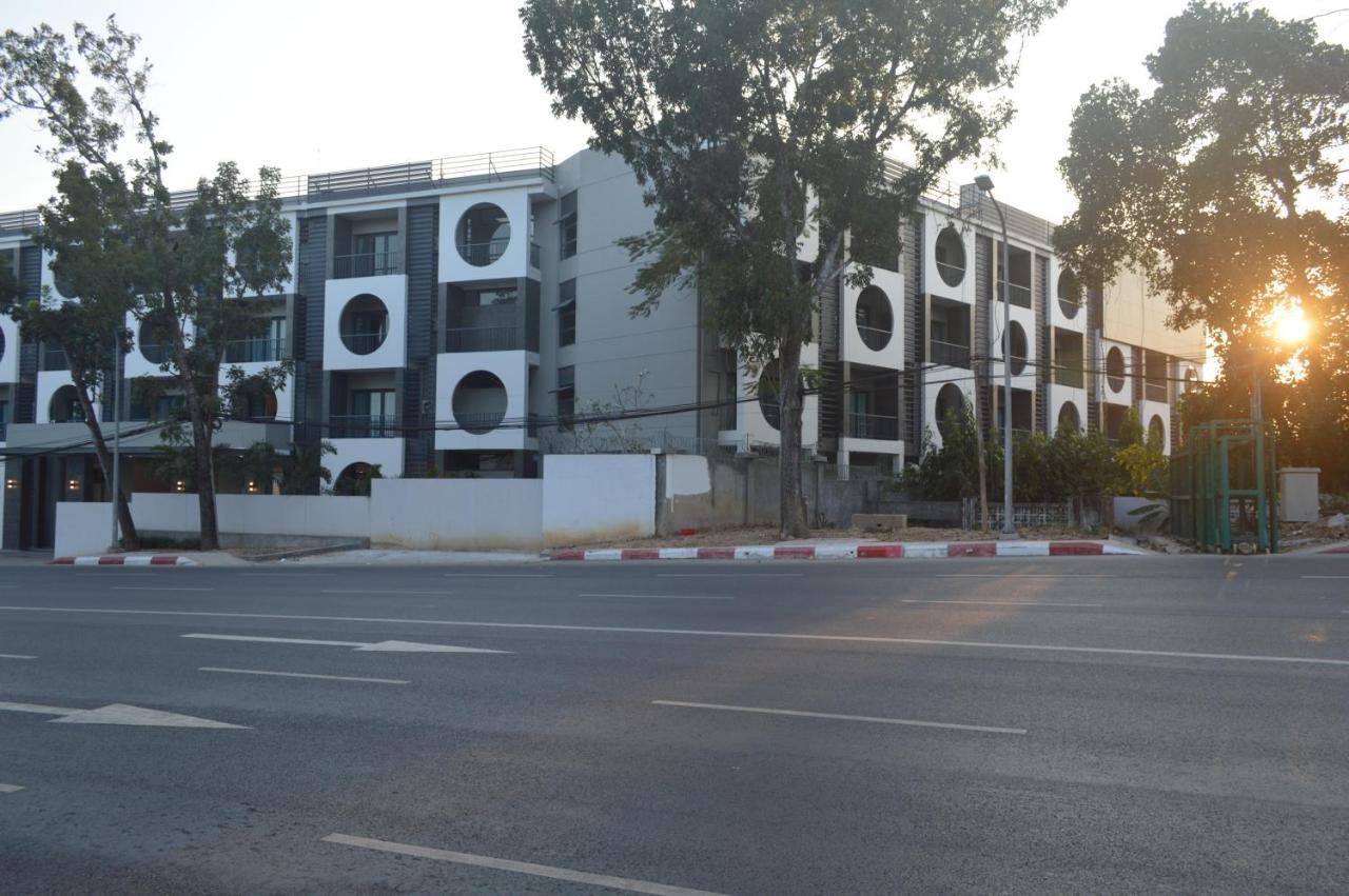 Airport Avenue Hotel Gyogon Kültér fotó