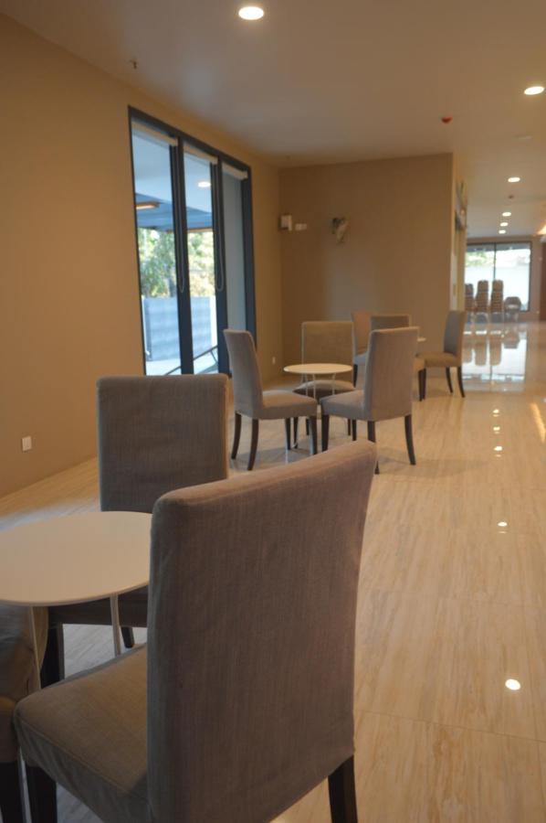 Airport Avenue Hotel Gyogon Kültér fotó