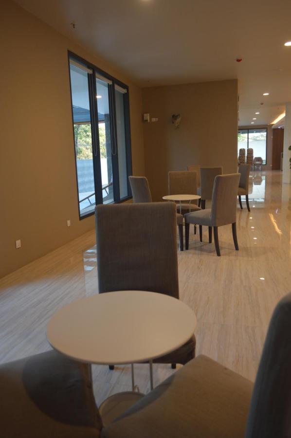 Airport Avenue Hotel Gyogon Kültér fotó