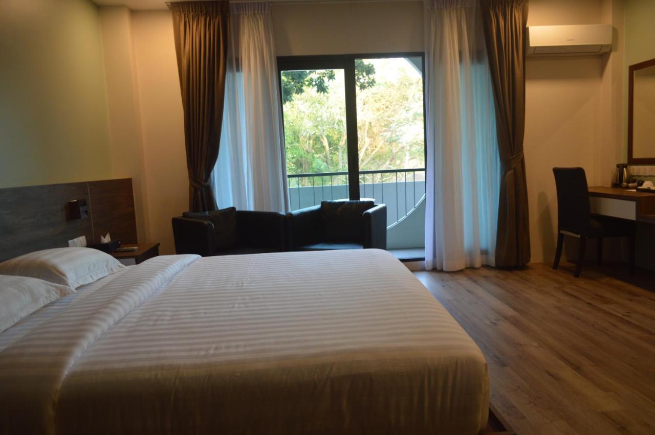 Airport Avenue Hotel Gyogon Kültér fotó