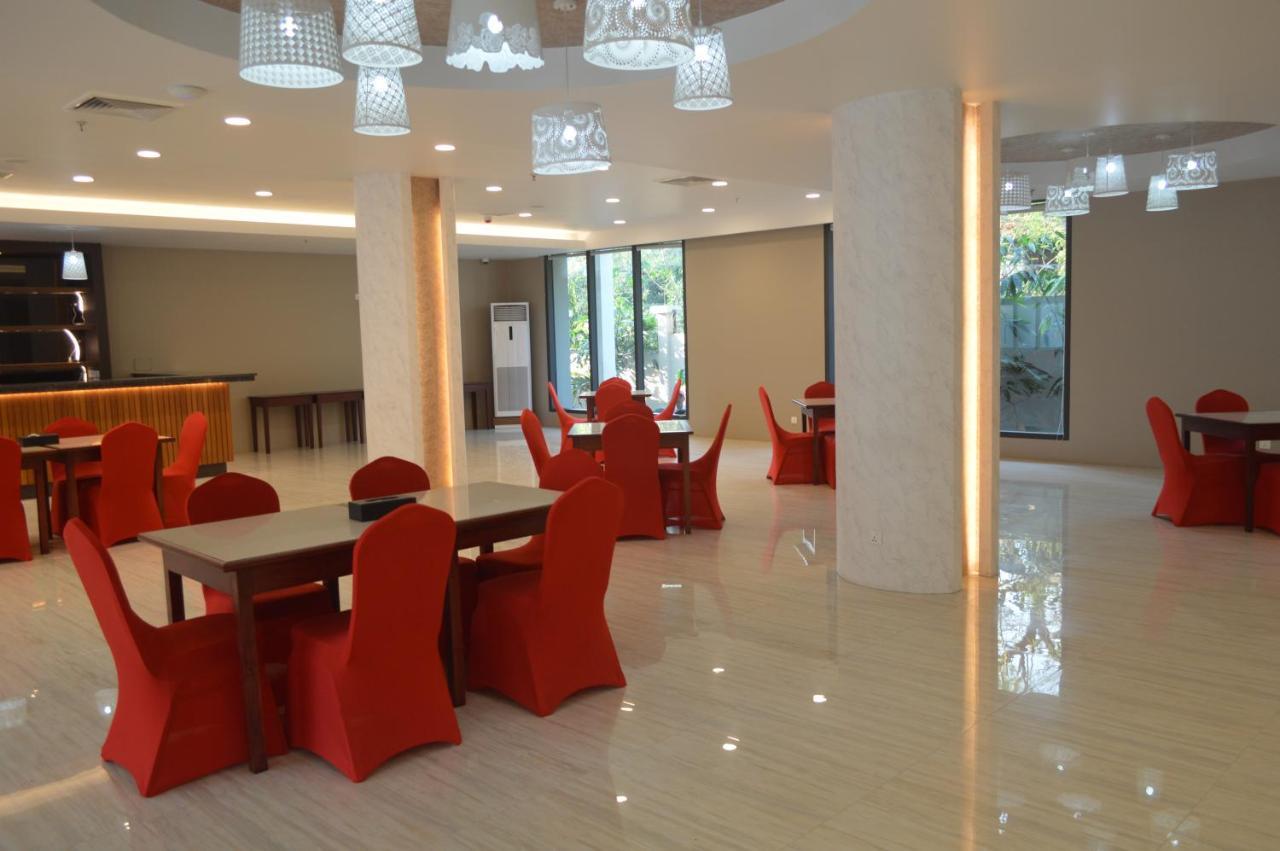 Airport Avenue Hotel Gyogon Kültér fotó